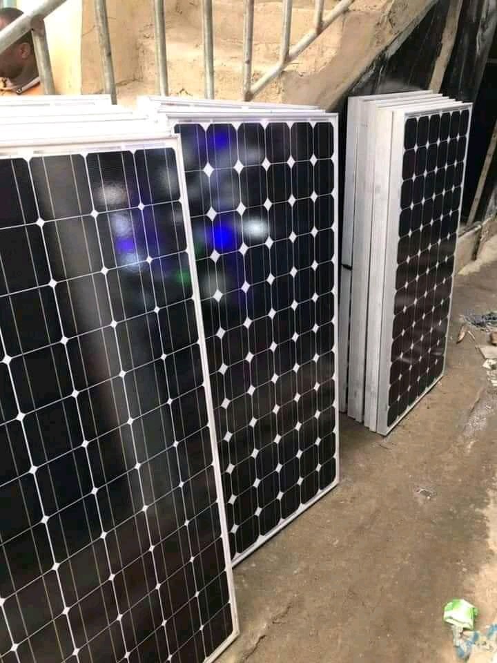 ألواح طاقة شمسية